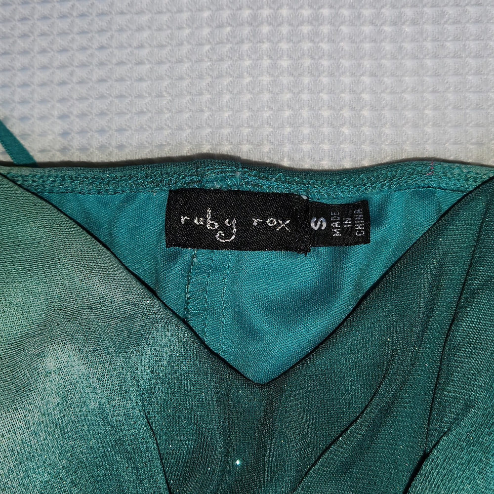 Green Ombre Spaghetti Strap Dress - Picture 9 of 10